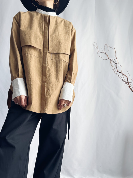 【新色】ミルクティーカラーコットンヨークシャツ