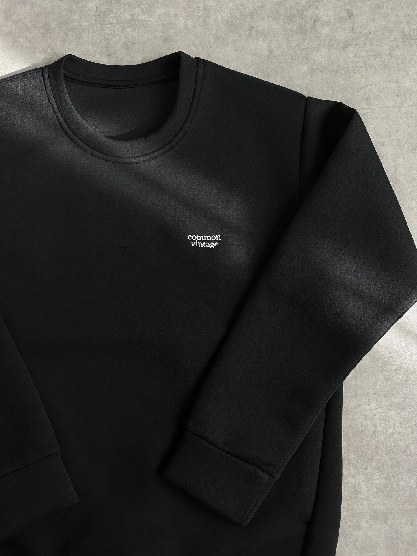 《ブラック》ポケット付き『もっちり』ポンチスウェット