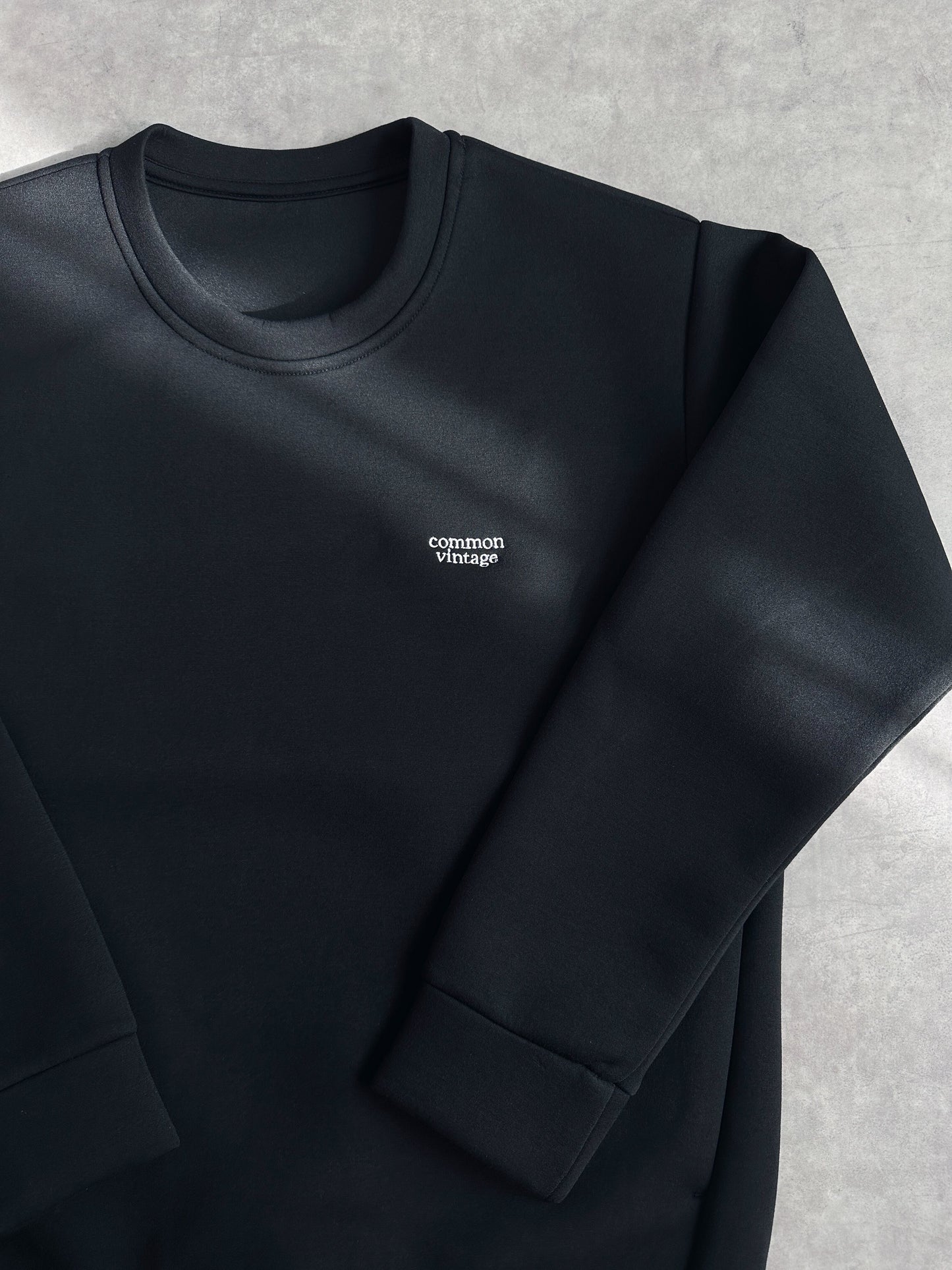 《ブラック》ポケット付き『もっちり』ポンチスウェット