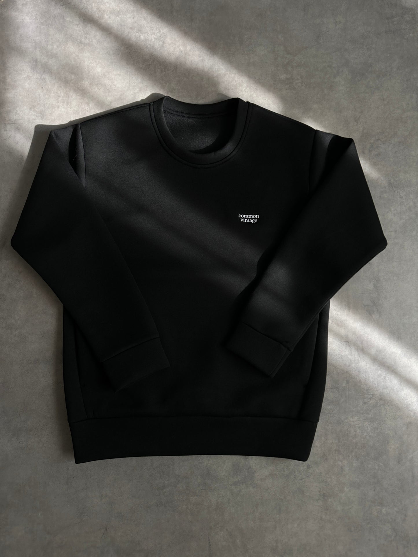 《ブラック》ポケット付き『もっちり』ポンチスウェット