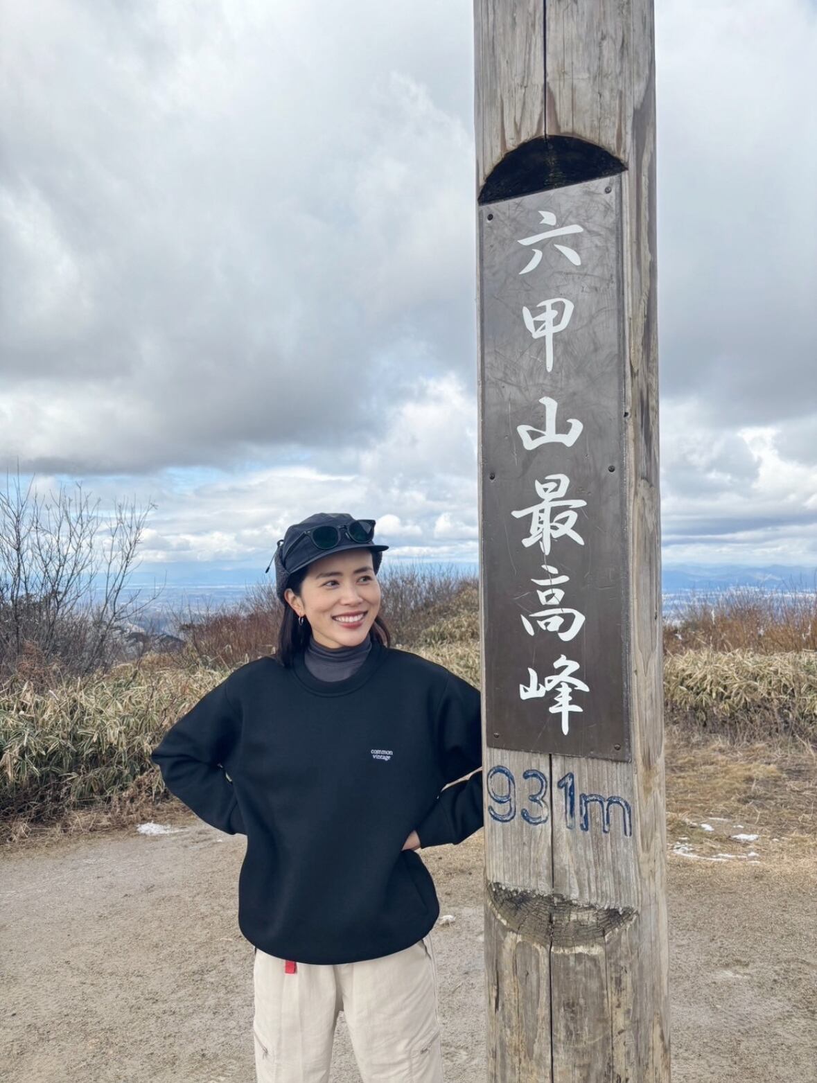 《ブラック》ポケット付き『もっちり』ポンチスウェット